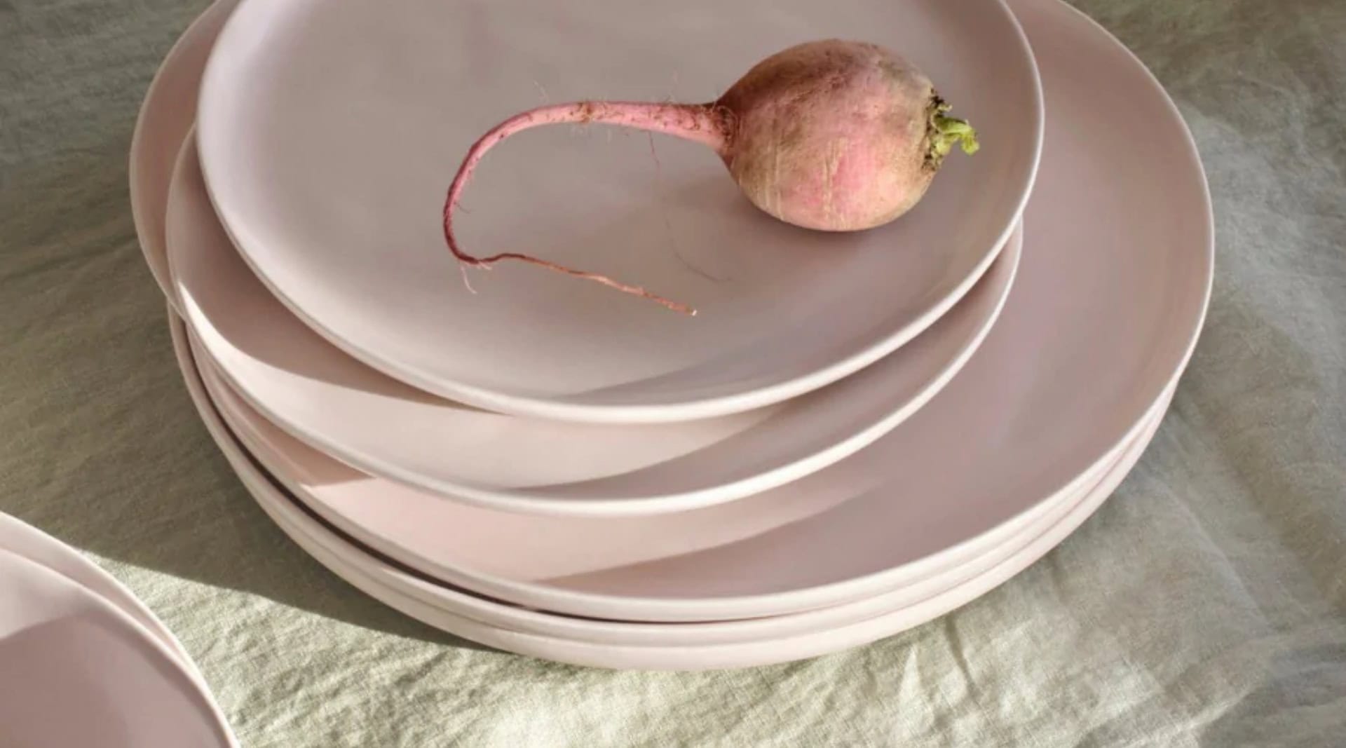 Image by Fable New York (eco-friendly-dinnerware)