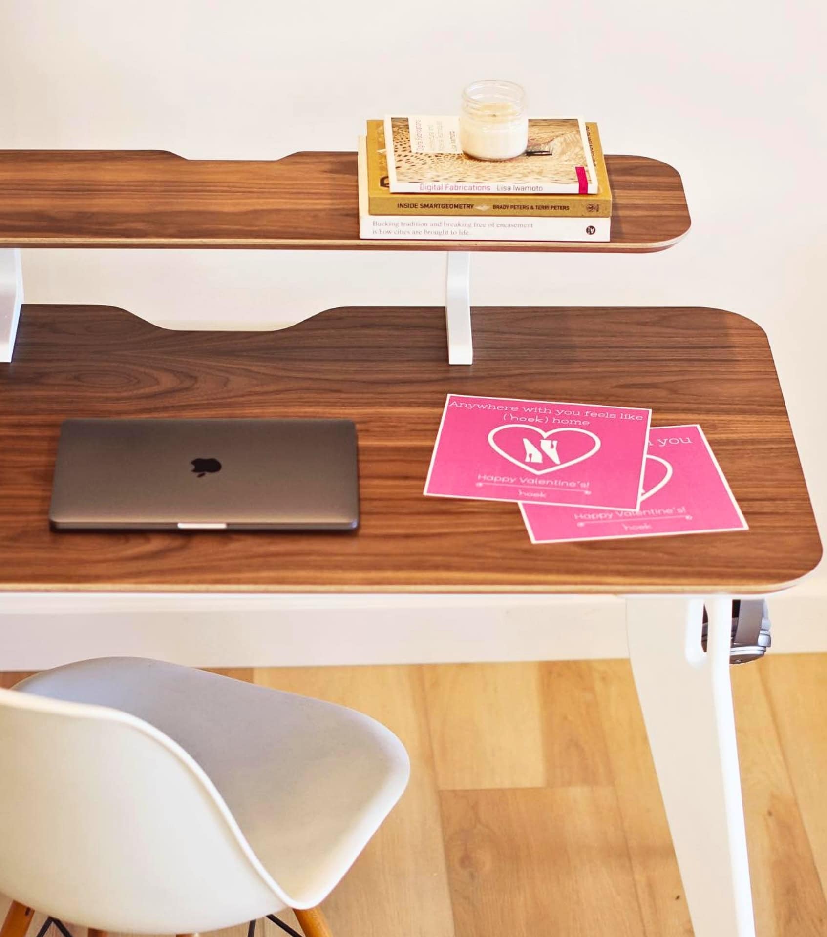 Image by Hoek Home (sustainable standing desks)