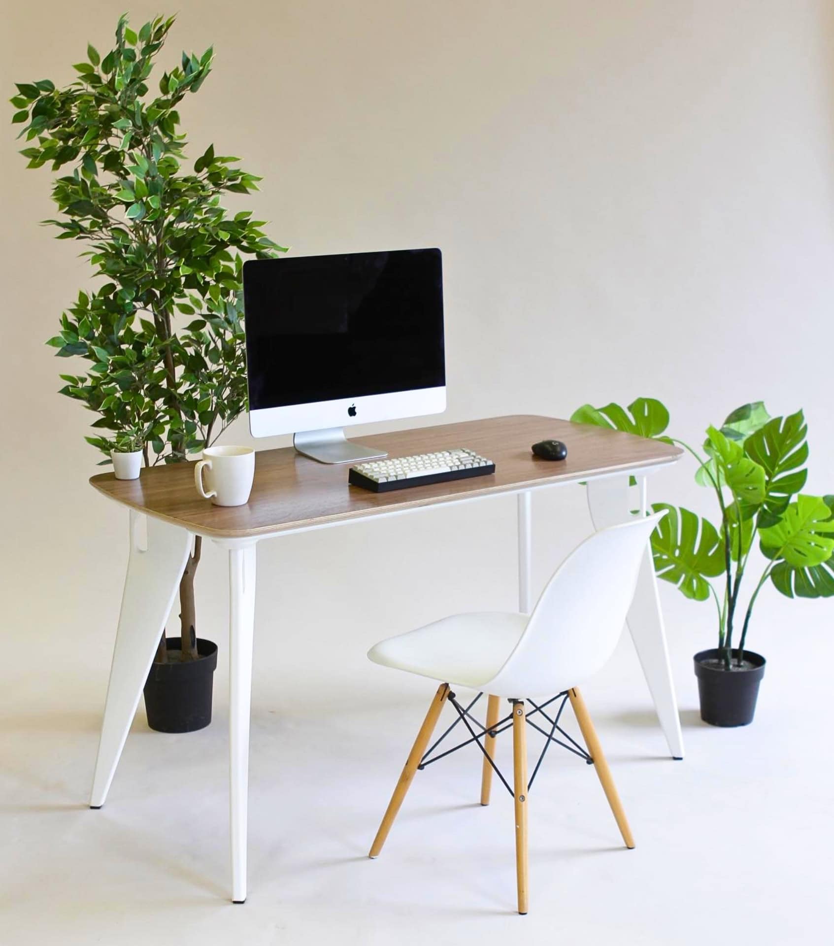 Image by Hoek Home (eco friendly standing desks)