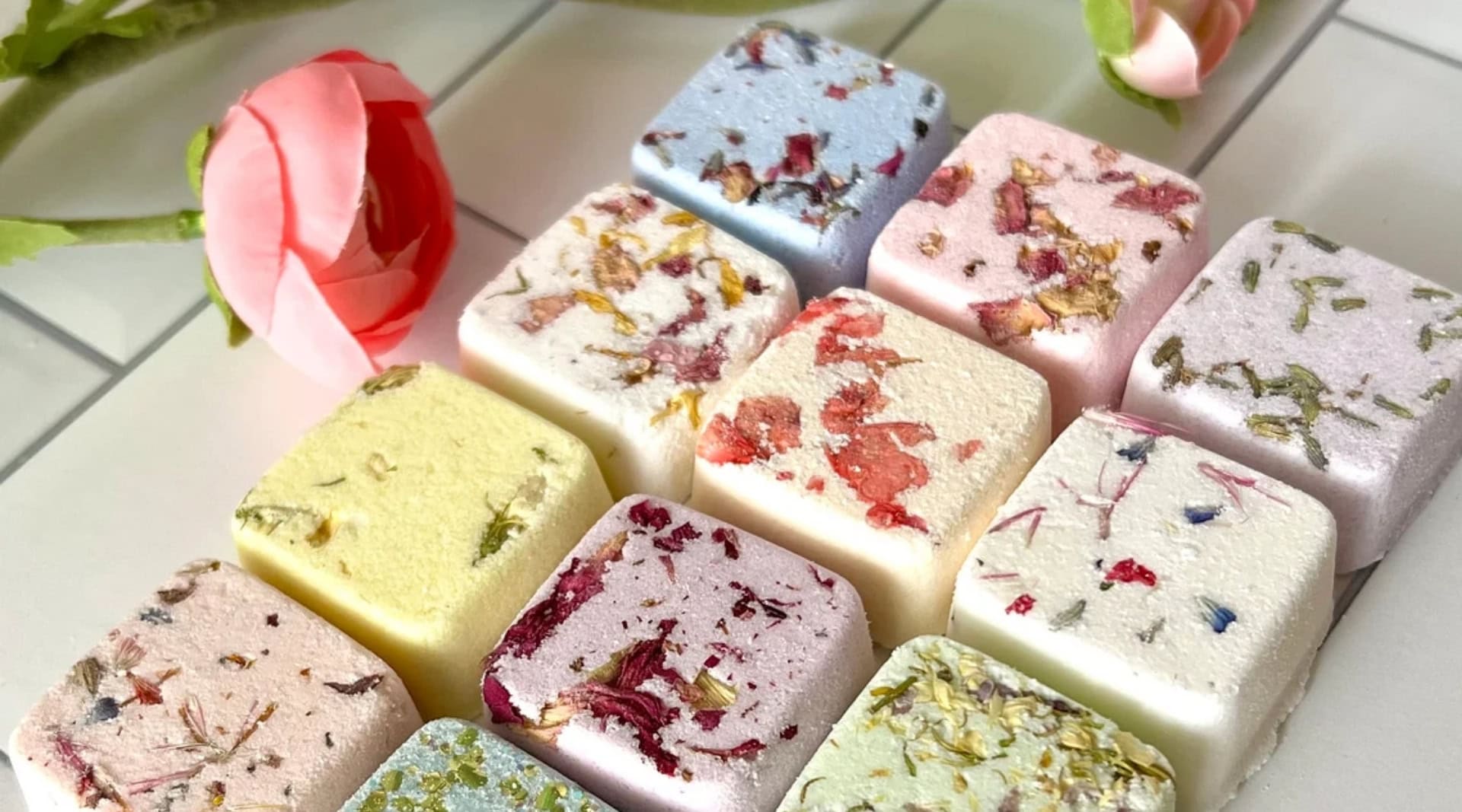 Image by Laura Botanicals (eco-friendly-bath-bombs)