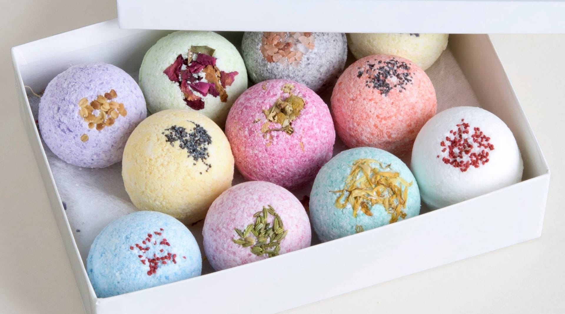 Image by Lizush (eco-friendly-bath-bombs)