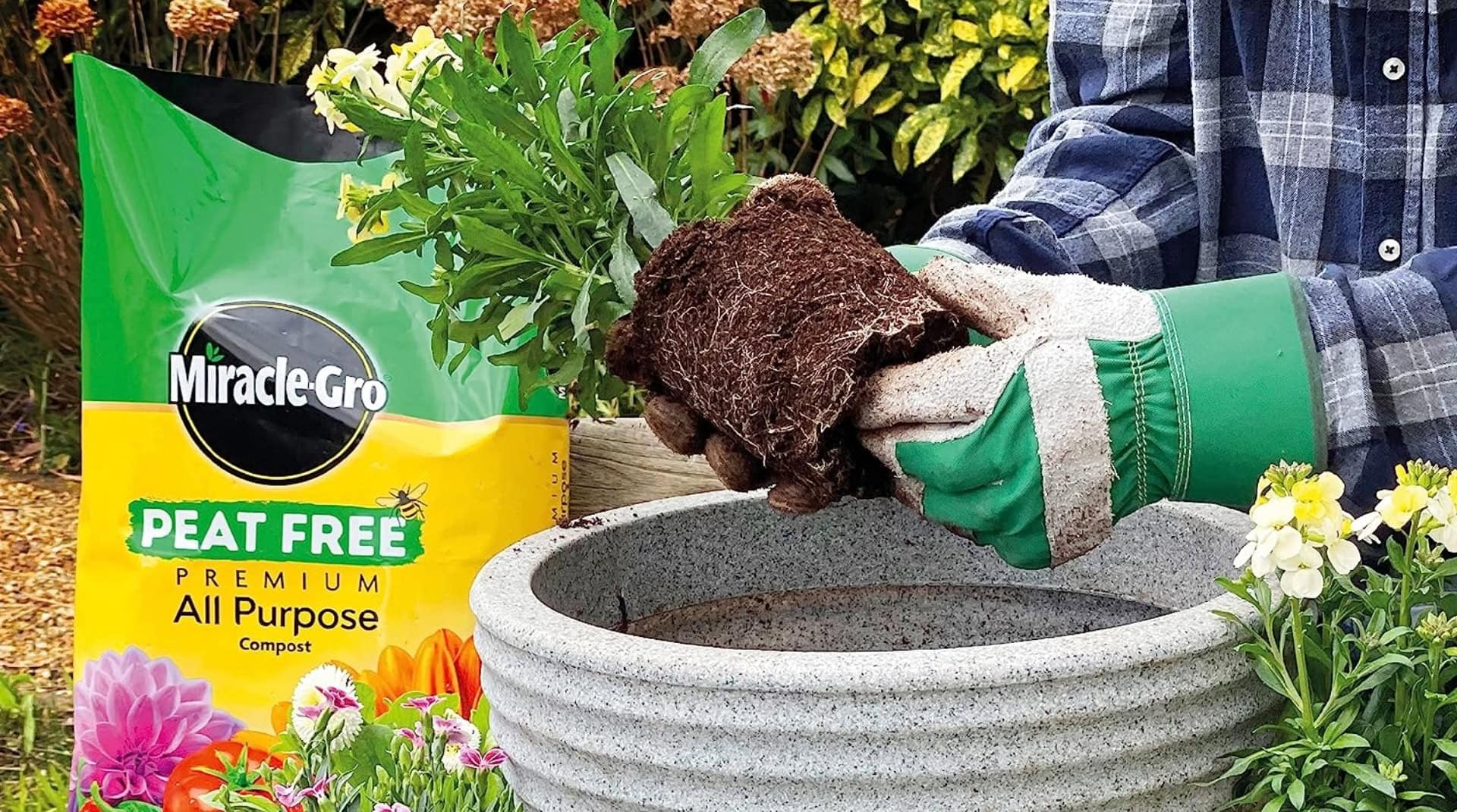 Image by Miracle Gro (peat-free-compost)