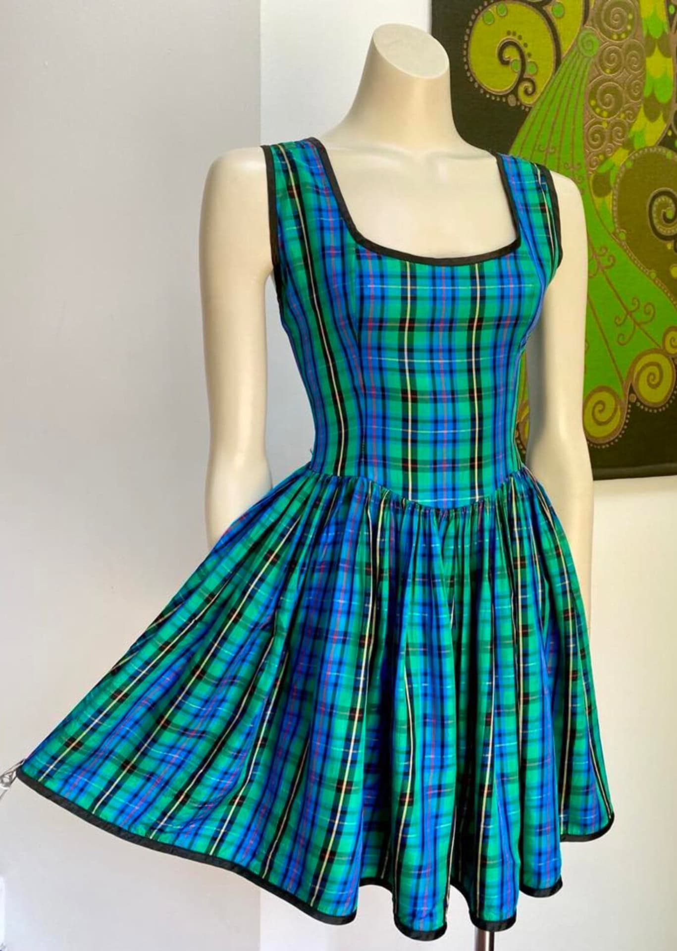 Image by Neon Pony Vintage (online-op-shops-australia)