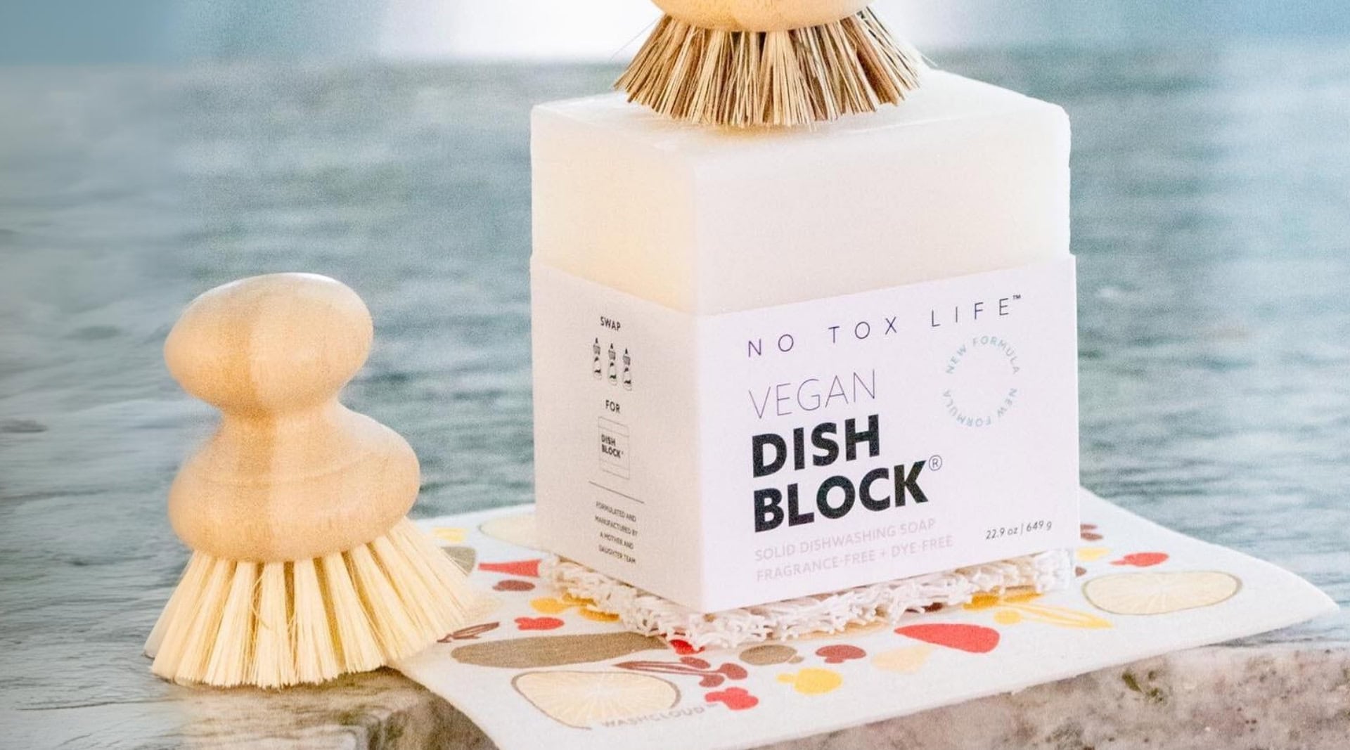 Image by No Tox Life (non-toxic-dish-soap)