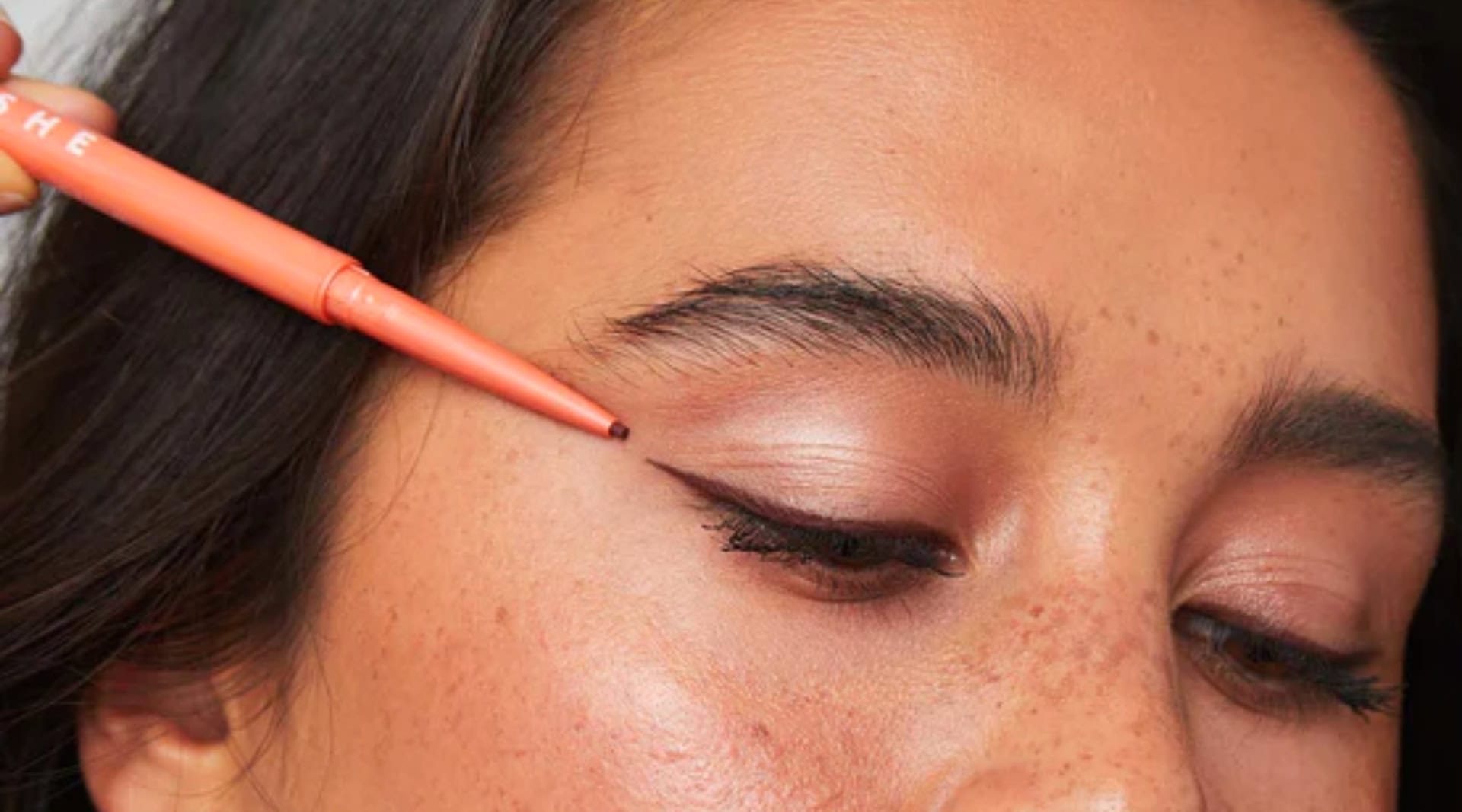 Image by SOSHE Beauty (refillable-makeup)