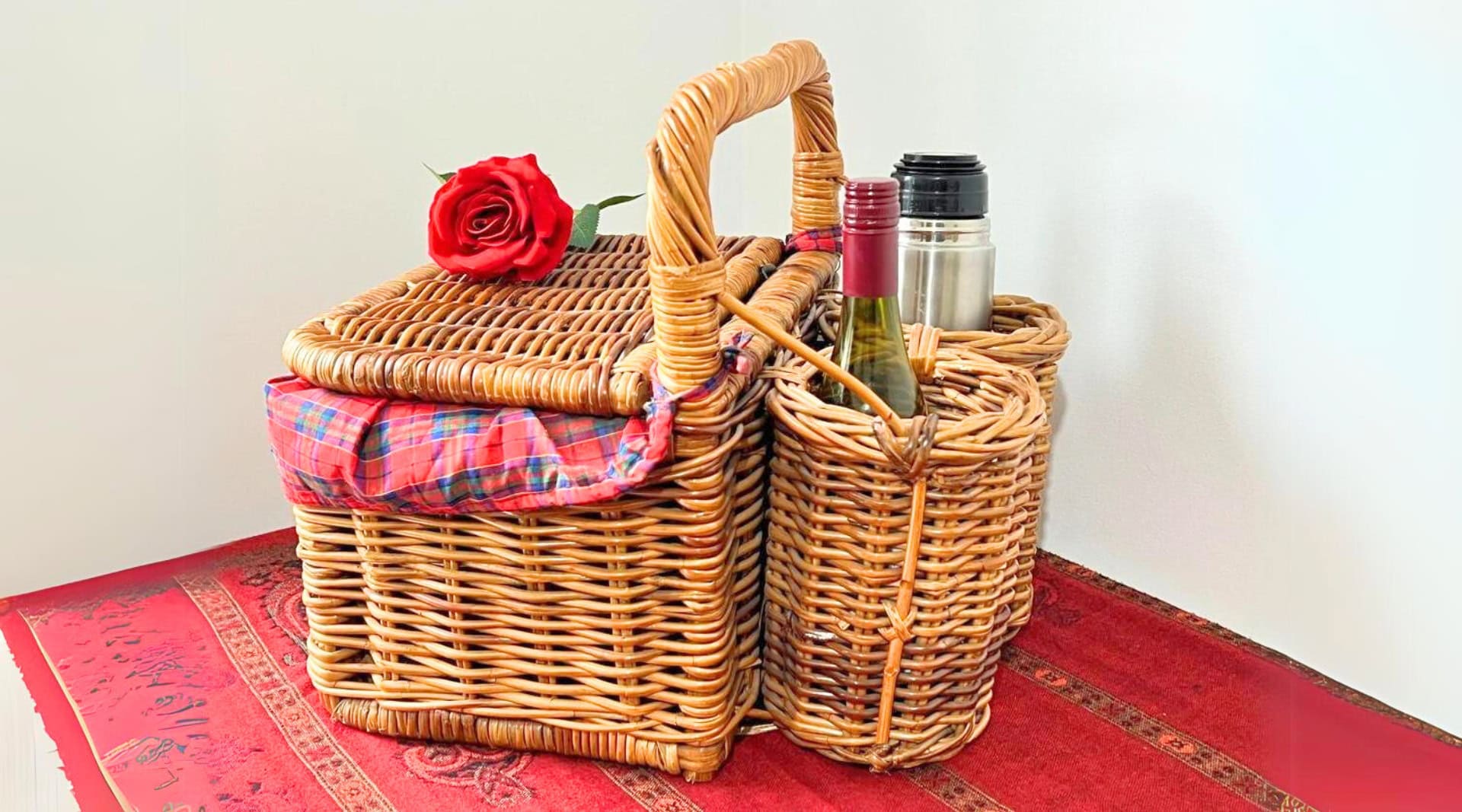 Image by Salvageon Savanna (Etsy) (sustainable-picnic-baskets)