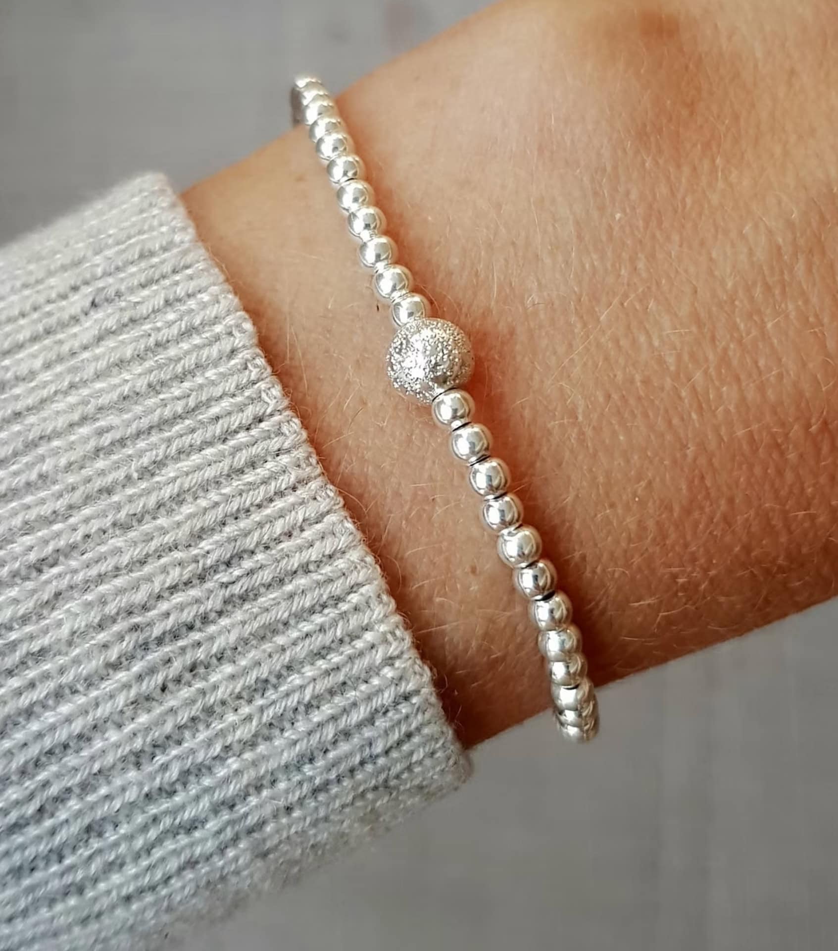 Image by Schmuckn (minimalist-jewelry-brands)