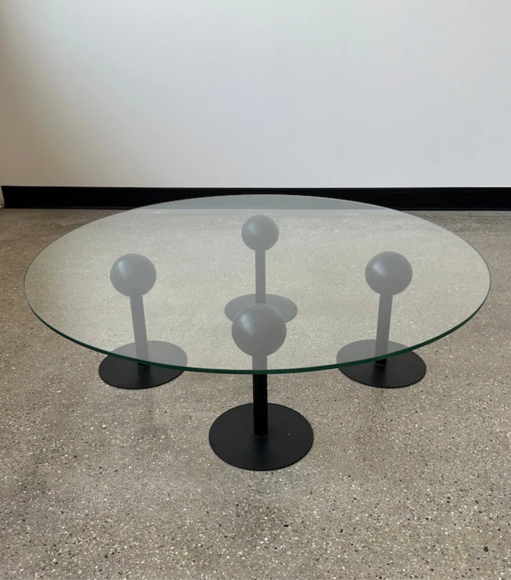 Image by SpearsFurnishing (Vintage coffee table)