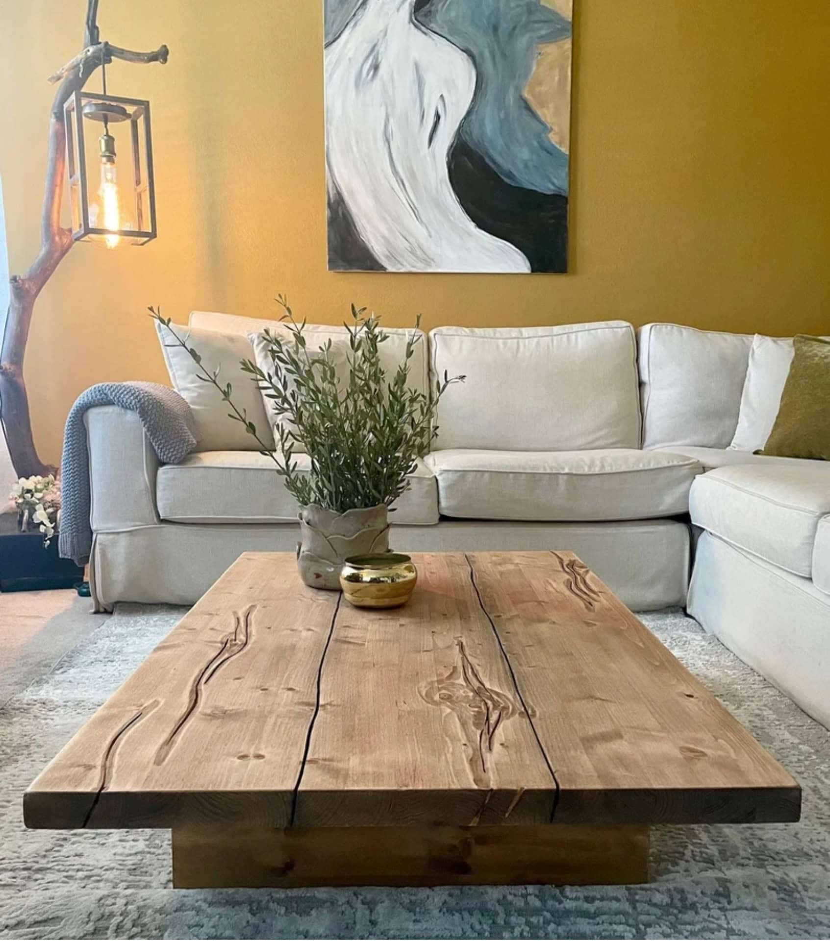 Image by StudioGeppettoDesign (solid reclaimed wood coffee table)