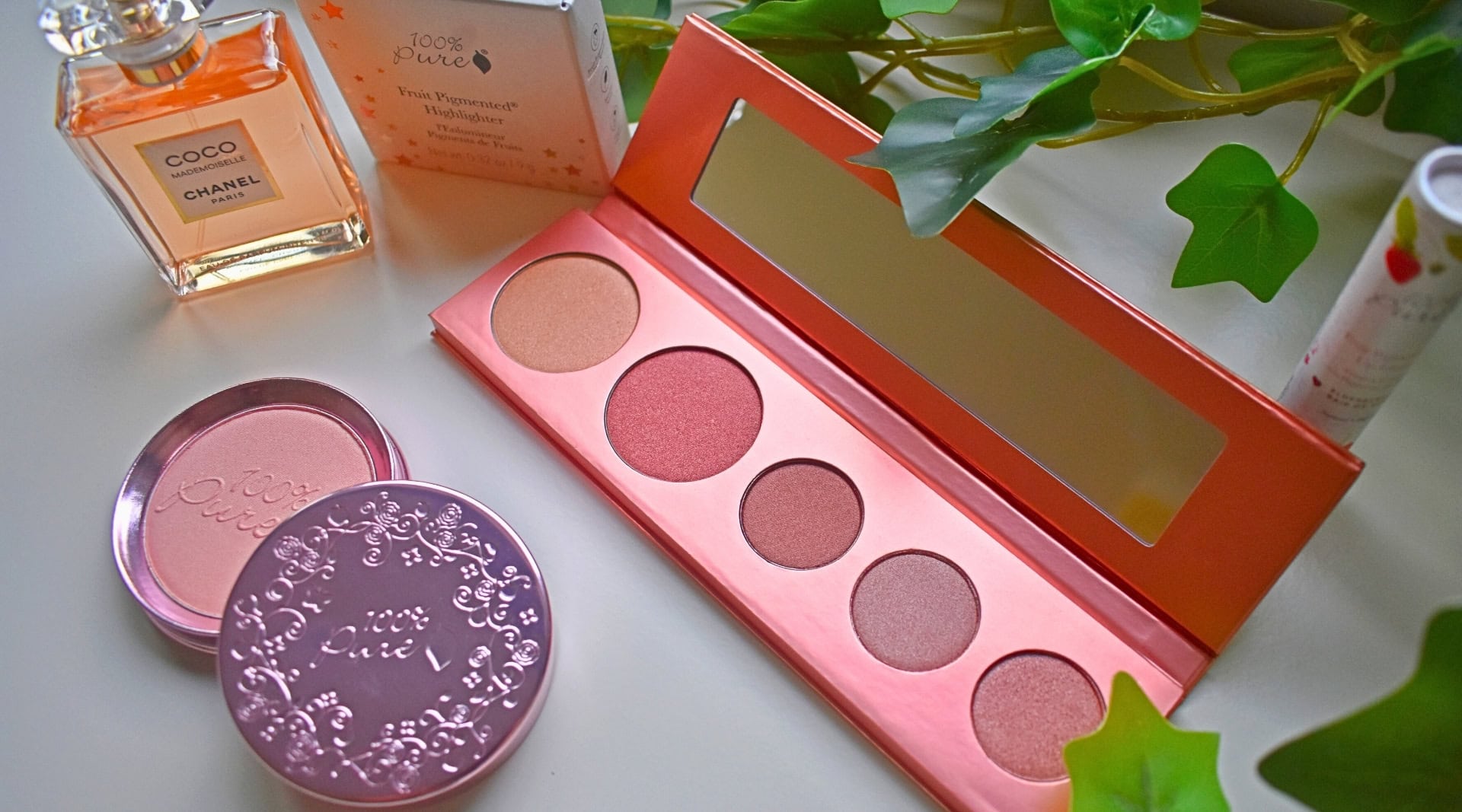 Image by Sustainable Jungle (100% Pure) (organic-non-toxic-eyeshadow)