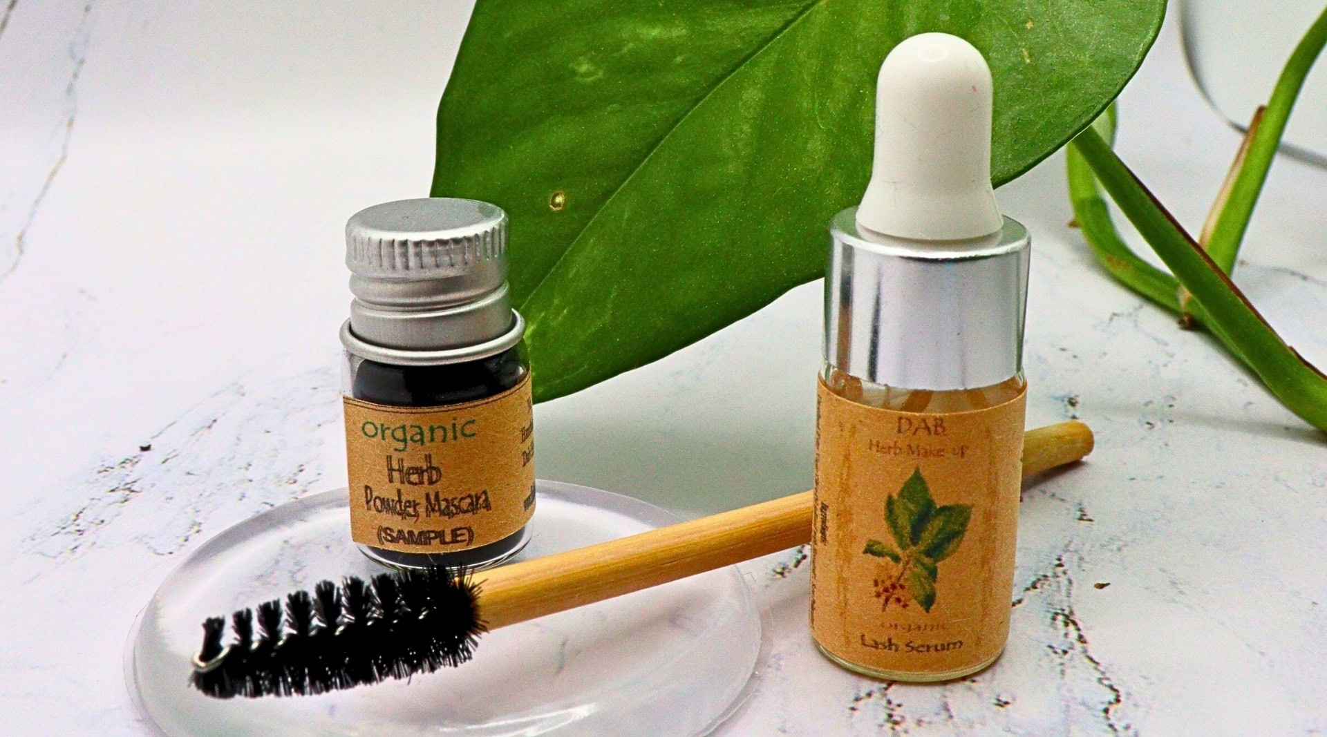Image by Sustainable Jungle (Dab Herb) (refillable-makeup)