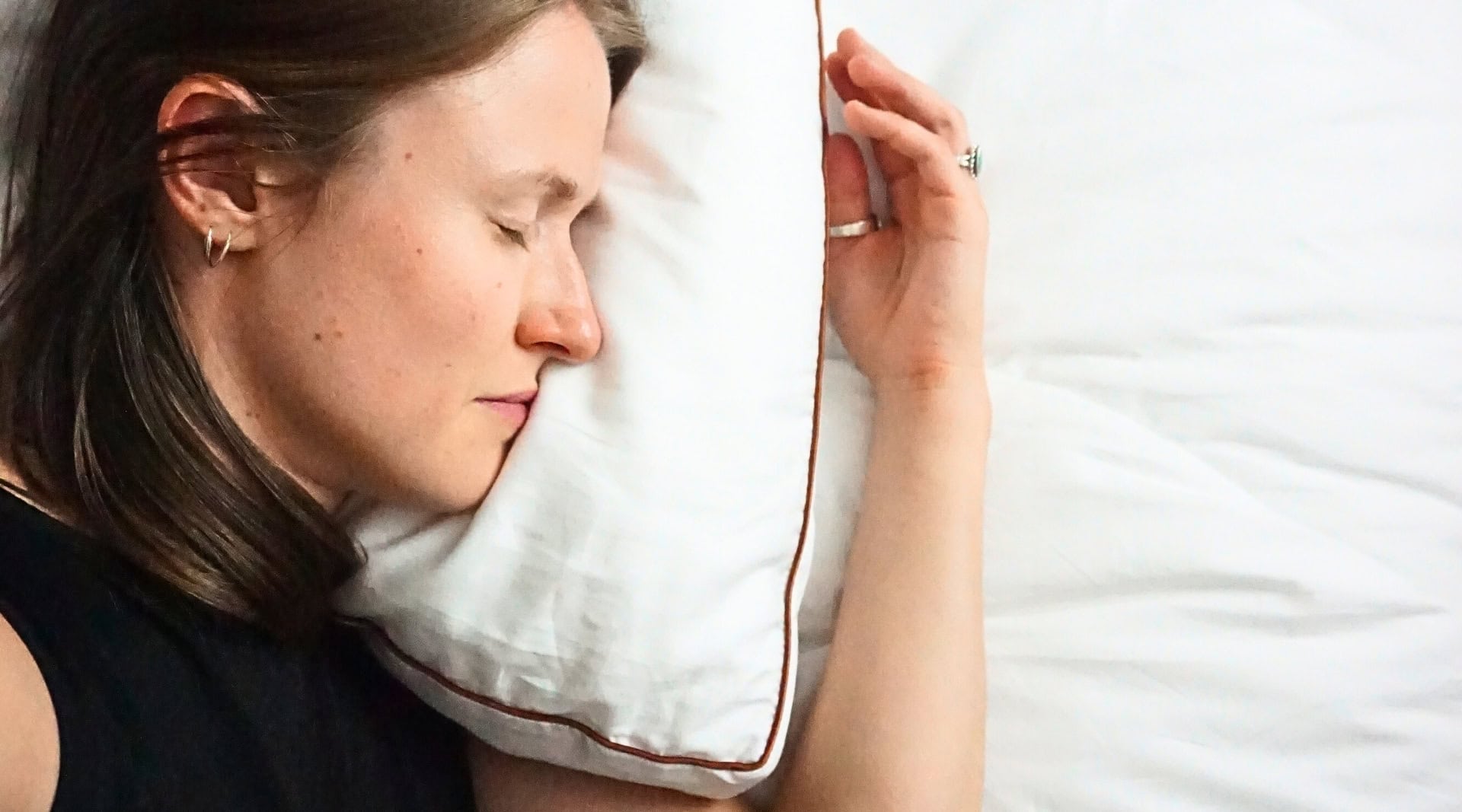 Image by Sustainable Jungle (Saatva) (organic-non-toxic-pillows)