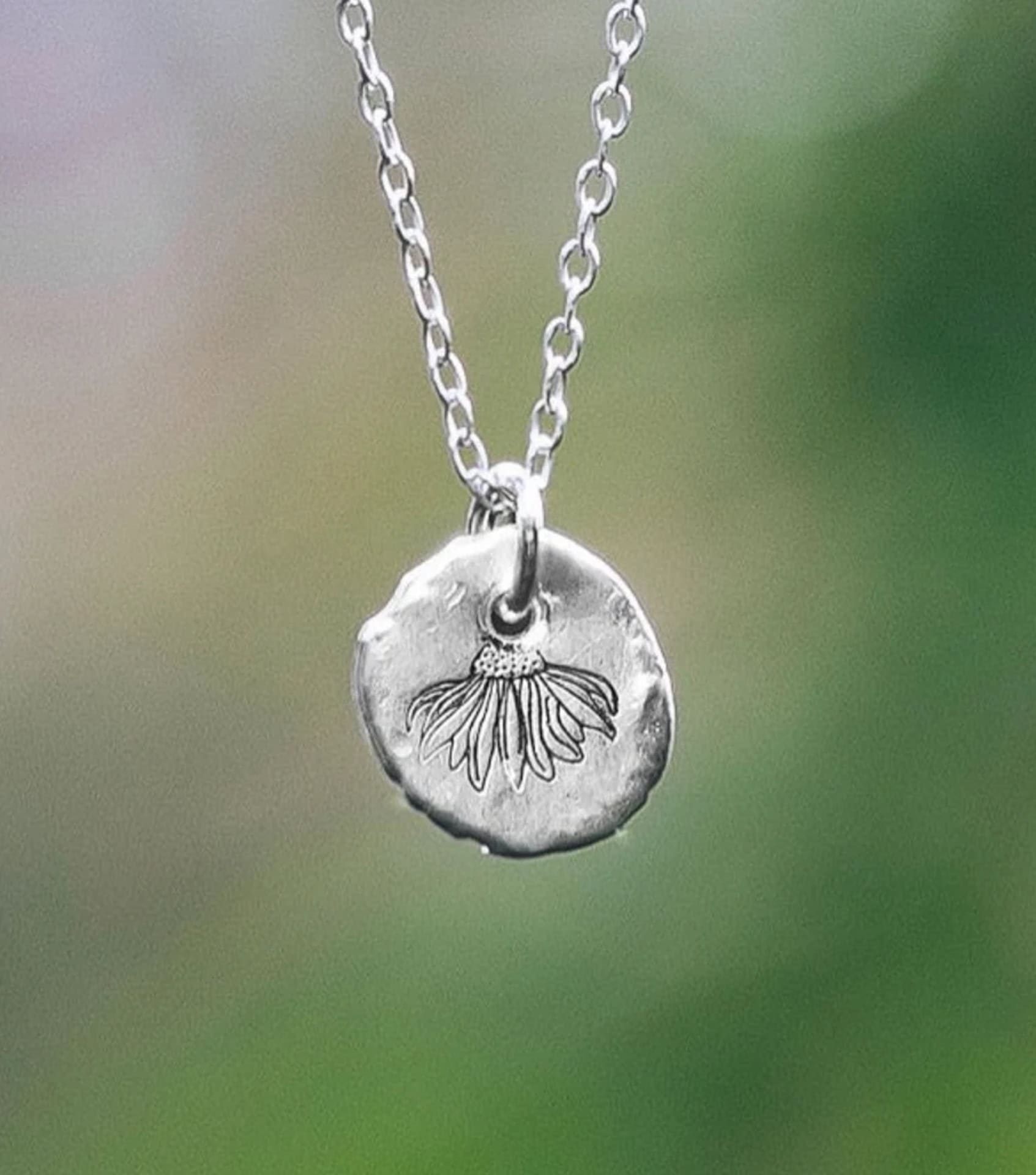 Image by Tumble and Rose (minimalist-jewelry-brands) (2)