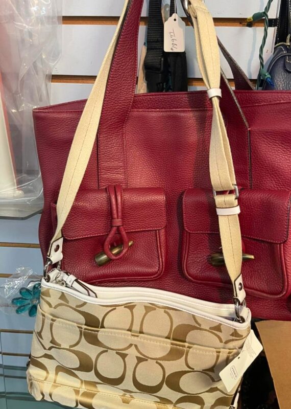 Image by Autism Awareness Shop (thrift-stores-tampa)