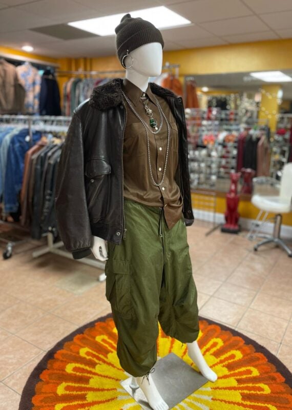 Image by Great Eastern Trading Co (thrift-stores-boston)