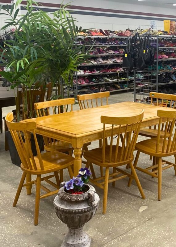 Image by Red, White, & Blue Thrift Store (thrift-stores-tampa)