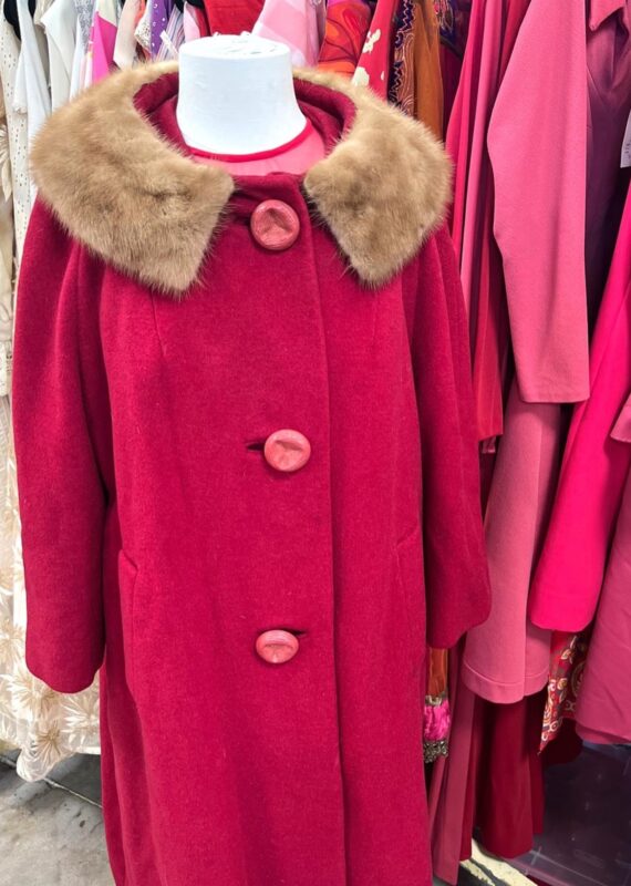 Image by The Pink Elephant Antiques (thrift-stores-baton-rouge)