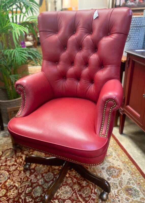 Image by Top Drawer Consignments (thrift-stores-orlando)